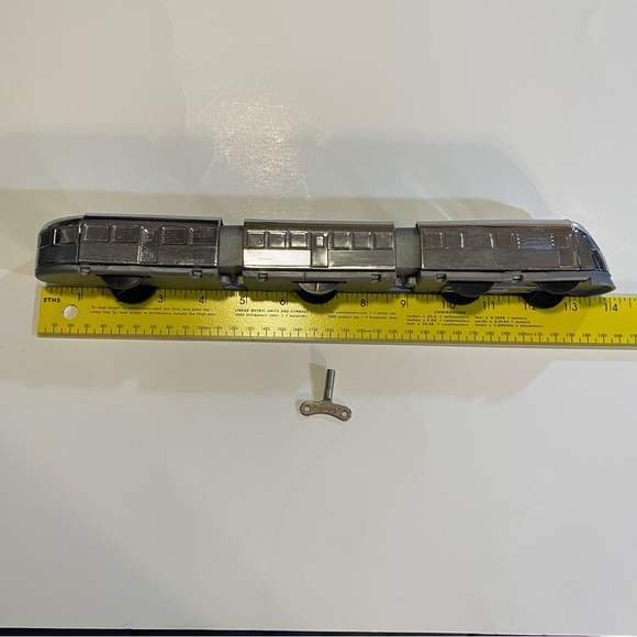 Streamliner toy train, fully operational w/key 14” long, has small dent. GUC - Picture 4 of 7